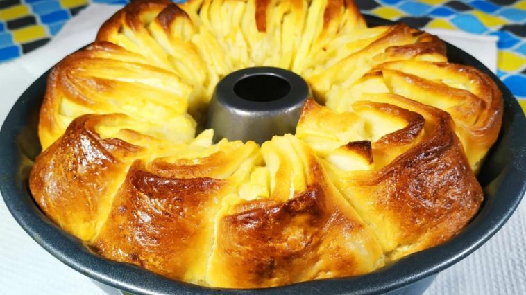 Неймовірно смачний яблучний пиріг – кращий за шарлотку!