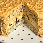 Торт “Жіноча примха” на трьох коржах: маковий, горіховий та з чорносливом