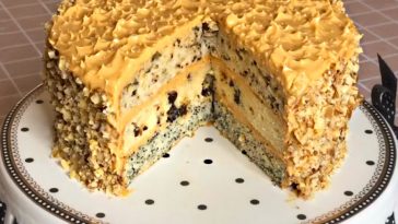 Торт “Жіноча примха” на трьох коржах: маковий, горіховий та з чорносливом