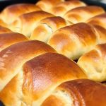 Ніжні кефірні булочки: простий рецепт із доступних продуктів