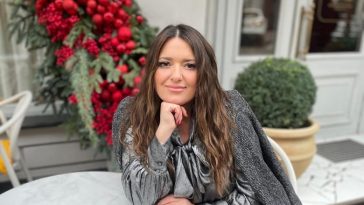 Щаслива Наталія Могилевська показала романтичний ранок у ліжку з подарунком від коханого