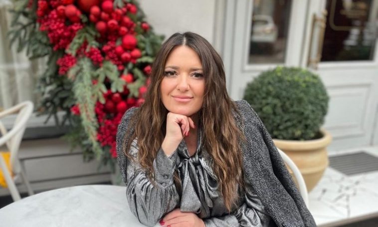 Щаслива Наталія Могилевська показала романтичний ранок у ліжку з подарунком від коханого