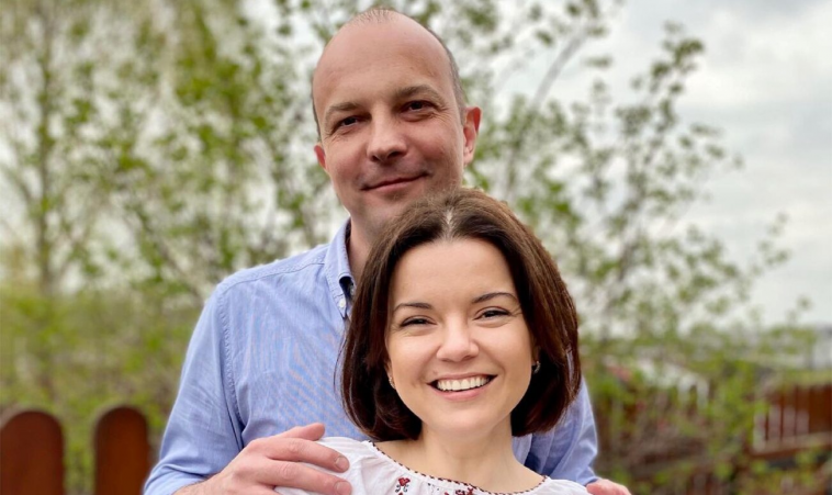 Телеведуча Марічка Падалко показала архівні кадри з весілля та публічно звернулася до чоловіка-військового