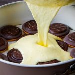 Сирник без випічки: просто заливаю печиво сирною масою – ідеальний десерт за лічені хвилини!