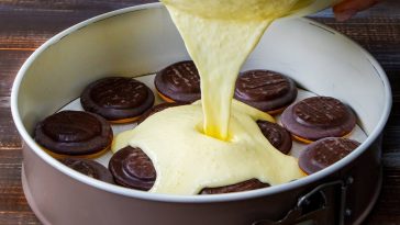 Сирник без випічки: просто заливаю печиво сирною масою – ідеальний десерт за лічені хвилини!