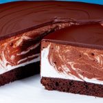 Торт «Пташине молоко» – ніжний десерт із повітряною суфлею та шоколадною глазур’ю