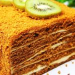 Медовик без розкочування коржів – швидкий і смачний рецепт, який вас здивує!