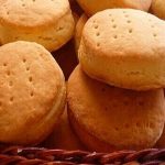 Домашні коржі на сметані – ніжні, м'які та ароматні, як у бабусі