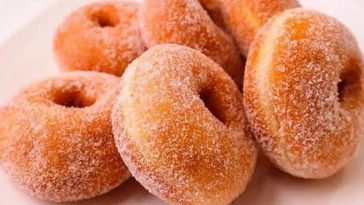 Ніжні та пухкі пончики – ідеальний рецепт домашніх смаколиків 🍩