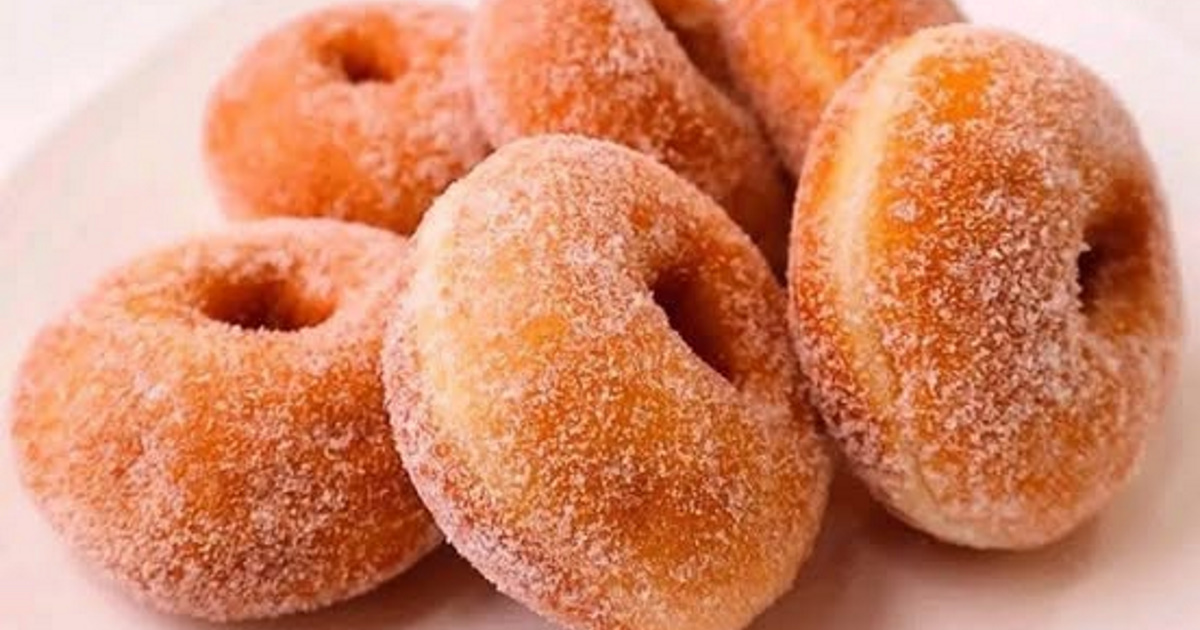 Ніжні та пухкі пончики – ідеальний рецепт домашніх смаколиків 🍩