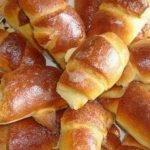 Найсмачніші здобні рогалики: простий рецепт з будь-якою начинкою