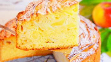 Шарлотка на сметані – найніжніший яблучний пиріг! Простий рецепт за 5 хвилин + випічка