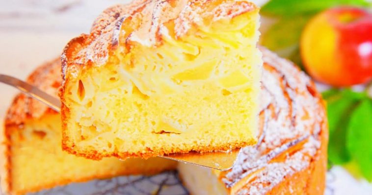 Шарлотка на сметані – найніжніший яблучний пиріг! Простий рецепт за 5 хвилин + випічка