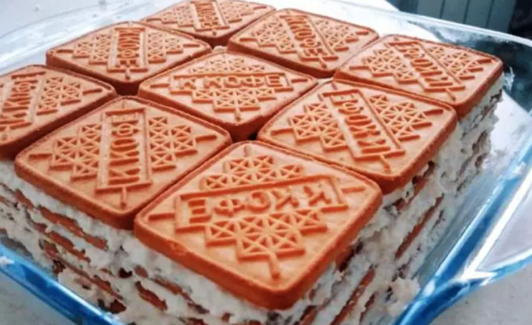 Без випікання! Швидкий та смачний торт із печива за лічені хвилини