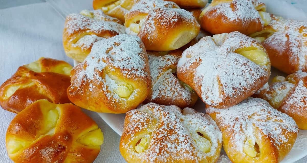 Домашні сирні конвертики – ніжні, хрумкі та в рази смачніші за магазинні!