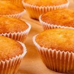 Ніжні домашні кекси на сметані – простий рецепт ідеальної випічки