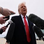 НА ТРАМПА НАПАЛИ ПІД ЧАС ІНТЕРВ'Ю? ВІДЕО ІНЦИДЕНТУ ВЖЕ В МЕРЕЖІ!