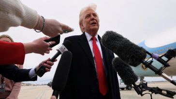 НА ТРАМПА НАПАЛИ ПІД ЧАС ІНТЕРВ'Ю? ВІДЕО ІНЦИДЕНТУ ВЖЕ В МЕРЕЖІ!