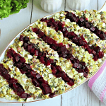 Картопляний салат з оселедцем і зеленим горошком