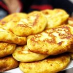 Пухкі деруни-закуски з 3 картоплин і 3 склянок борошна: зʼїдають по 10 штук