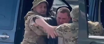 ШОК! В Одесі представники ТЦК силоміць намагалися забрати чоловіка – він кричав про дитину вдома (ВІДЕО)