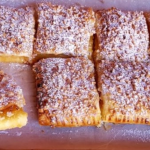 Повітряне листкове тісто з ароматною яблучною начинкою – ідеальний десерт за лічені хвилини