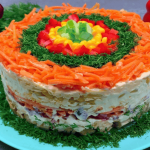 Неймовірно смачний та яскравий салат «Фантазія» (шарами): стане справжньою окрасою вашого святкового столу