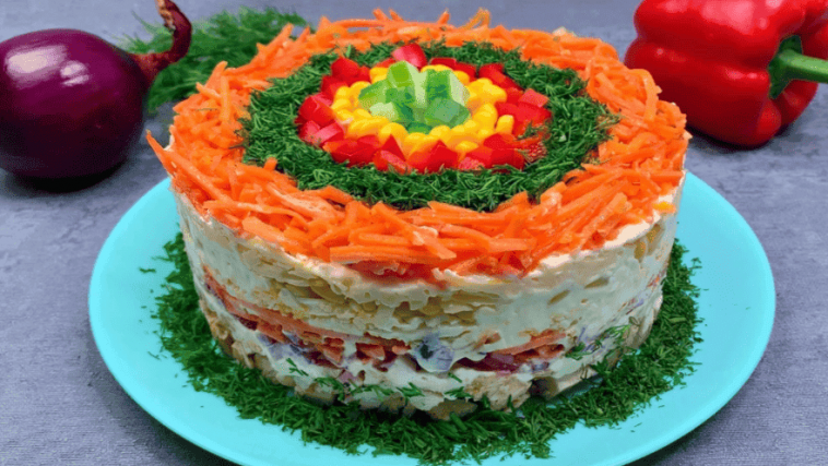 Неймовірно смачний та яскравий салат «Фантазія» (шарами): стане справжньою окрасою вашого святкового столу