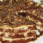 Шоколадний торт на кефірі – простий рецепт, який підкорює з першого шматочка!