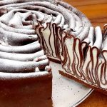 Торт без духовки, який здивує всіх! Ніжний, смачний і готується за лічені хвилини