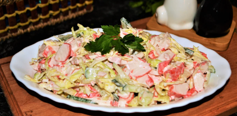 🥗 Новий погляд на “Крабовий” салат: без майонезу, яєць і кукурудзи — легкий варіант за 5 хвилин