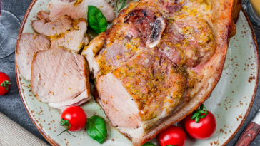 Запечена свинина в апельсиновому маринаді – ароматна страва для гурманів