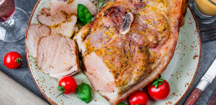 Запечена свинина в апельсиновому маринаді – ароматна страва для гурманів