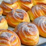 Простий рецепт випічки з молока, борошна та яєць – готуйте хоч щодня!