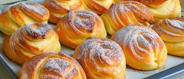 Простий рецепт випічки з молока, борошна та яєць – готуйте хоч щодня!