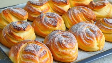 Простий рецепт випічки з молока, борошна та яєць – готуйте хоч щодня!