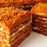 Медовик за 30 хвилин без міксера — найпростіший рецепт неймовірного десерту!