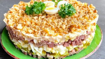 Святковий салат, який підкорив усіх! Після нього закуски більше не потрібні