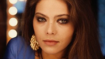 «У 69 років виглядає як 20»: Орнелла Муті знову вразила фанатів своєю красою