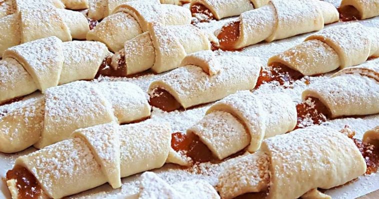 Швидкі рогалики з варенням – всього 10 хвилин на приготування! Ніжна начинка та розсипчасте тісто