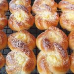 Домашні сільські булочки «Тьотя Галя» – ніжність у кожному шматочку!