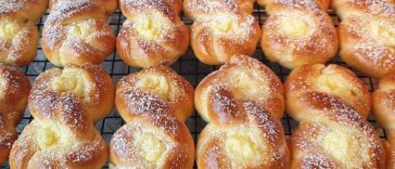 Домашні сільські булочки «Тьотя Галя» – ніжність у кожному шматочку!