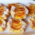 Слойки з яблуками за 5 хвилин – без замішування тіста! Найпростіший і найсмачніший рецепт