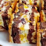 Сирник «Святковий» — розкішний десерт з ніжною начинкою та сухофруктами