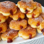 Лише йогурт і борошно! Готуємо ідеальний смаколик без духовки – швидко, просто та смачно!