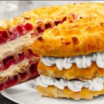 Швидкий торт з вишнею з готового тіста – смак, як у кондитерській! Готується за лічені хвилини!