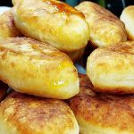 Зникли зі столу за вечір! Швидкі пиріжки з сиру, яєць і борошна – простий та смачний рецепт