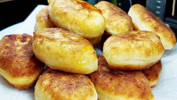 Зникли зі столу за вечір! Швидкі пиріжки з сиру, яєць і борошна – простий та смачний рецепт