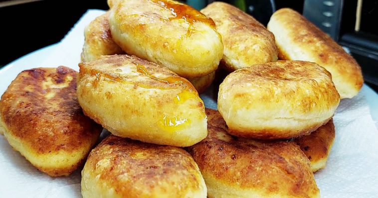 Зникли зі столу за вечір! Швидкі пиріжки з сиру, яєць і борошна – простий та смачний рецепт