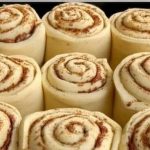 Карамельні булочки з горіхами – ніжні, ароматні та просто неймовірні!